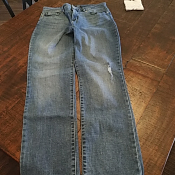 Lee jeans EUC. Slight distressed look. Size 30x28 - Picture 3 of 5